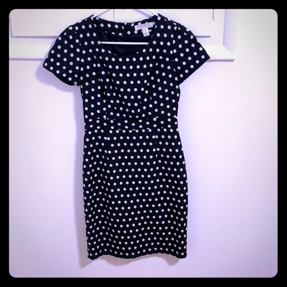 Cute forever 21 dress. Shapely. Well-crafted.
